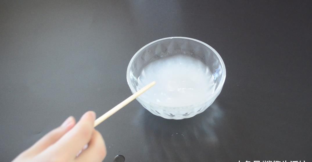 小苏打|不管马桶多黄多脏, 只需倒一碗它进去, 马桶一冲立马变干净