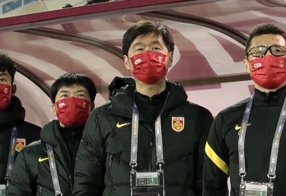 工资|中国足协再次做出争议决定!球迷骂声一片,球迷:工资还得降!