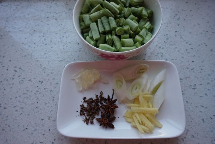 秋季的花样美食，家常豆角排骨饭，饭菜一锅出，省时省力