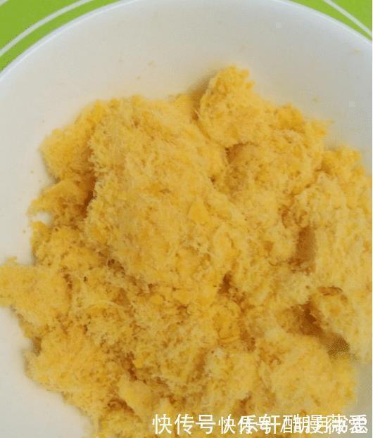 小饼干|咸蛋黄加肉松，不用加一滴水，做成咸香酥脆的小饼干，好吃