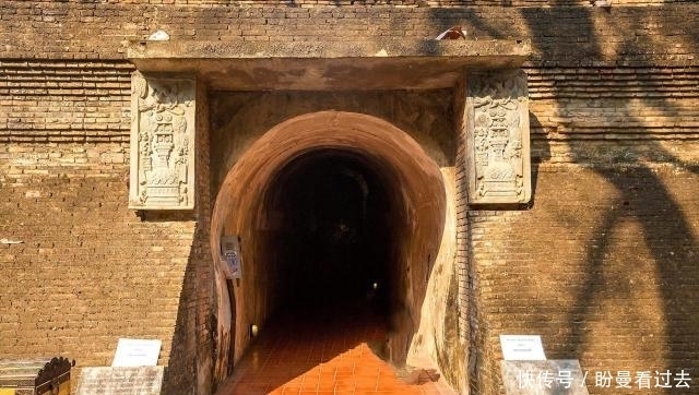 阴暗隧道中的宏大寺庙，600年历史，堪称奇迹