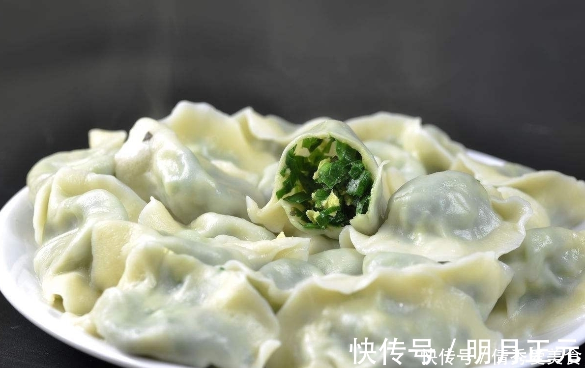 韭菜鸡蛋饺子拌馅时多加1种调料，韭菜不出水，饺子更美味