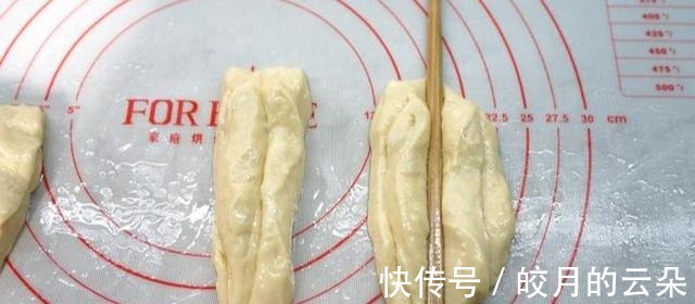 绝招儿教给您,学会自制鸡蛋灌油条!