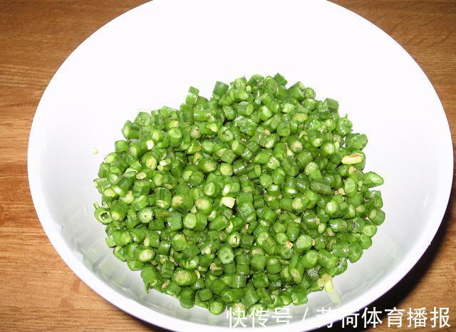 鸡蛋|一把豆角2个鸡蛋,外婆教我老式炒豆角做法,隔三差五吃一次,香