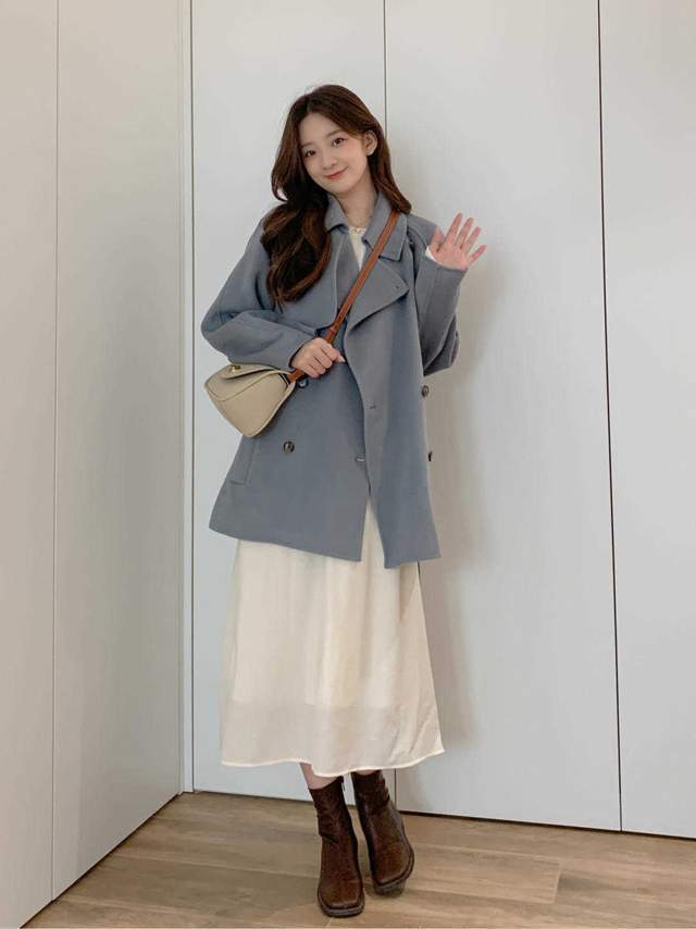 大衣|不止黑白灰经典,今冬更流行雾霾蓝大衣,时髦又百搭,太经典了