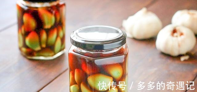 腌制|腌制腊八蒜,最忌讳直接放醋,多加1步,蒜又脆又香,隔天就翠绿!