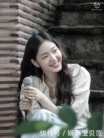 双眼皮、一字眉已经过时了，现在的美女标准是这样……