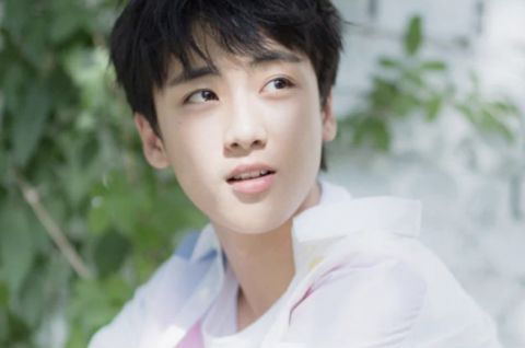 薛宝钗#影版《红楼梦》来了,林黛玉薛宝钗美得冒泡,贾宝玉更是颜值巅峰