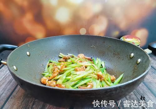 老年人|便秘特怕的1种蔬菜,浑身都是宝,富含纤维素,要常做给父母吃