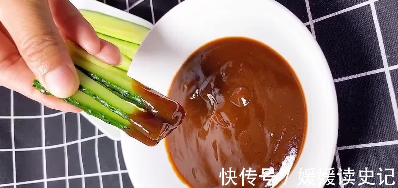 家庭版甜面酱,做法简单成本低廉,蘸大葱抹卷饼酱牛肉都很棒