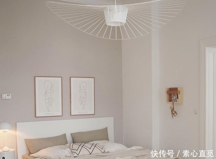 极简|白色的墙面与原木质家具的结合，简简单单的美感，来人都说好看~