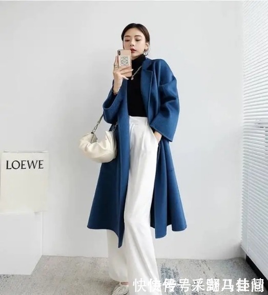 雾霾蓝大衣不流行了,最近大火的“海蓝色大衣”,这样搭配真好看