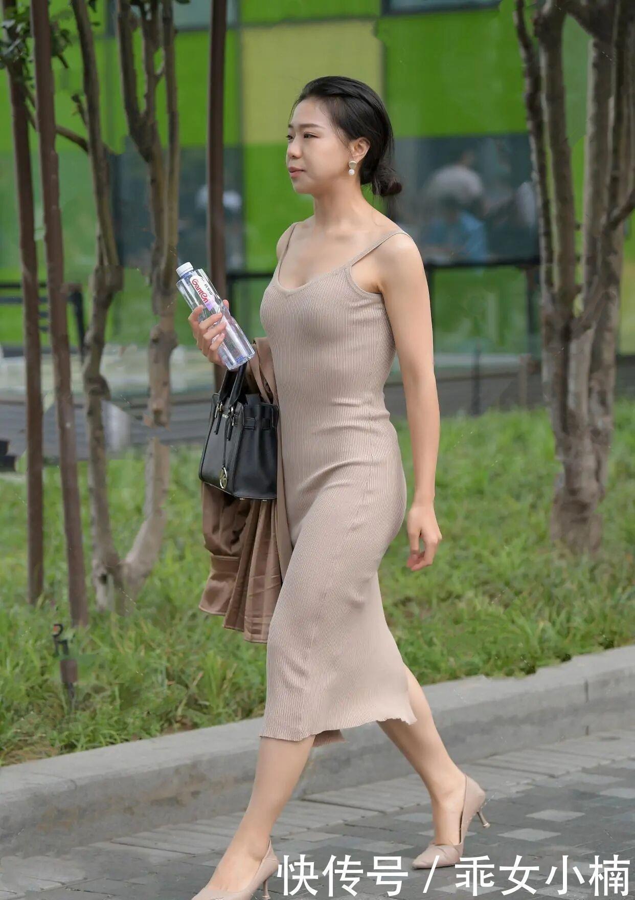 “腿粗胯大”别大意，切忌太依赖牛仔裤，白白“葬送”曼妙身姿