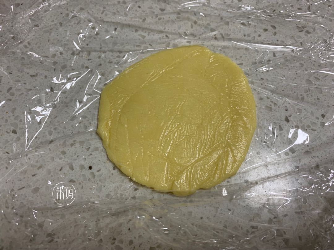 自从学会面粉这种做法,女儿隔三差五点名吃,缺点就是太酥太好吃