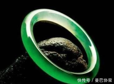 翡翠衬托高贵，品味全在于你~