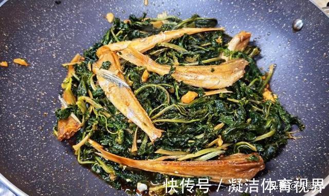 宝贝|很多人只吃果肉，其实叶子才是宝贝，多捡些回家，一晒一烀，真香