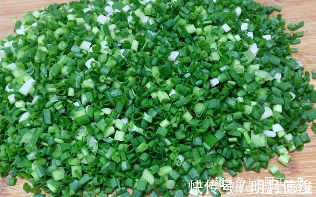 大葱|香葱买多了该如何保存菜农教你这一招，放半年香葱都不坏