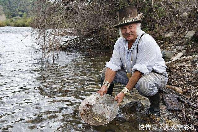 世界上最神奇的河流：河沙中混着无数黄金，周边无数人成百万富翁