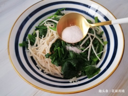 凉拌菜|菠菜和此物绝配，被闺蜜称为“减肥菜”，连吃半月瘦8斤，真厉害