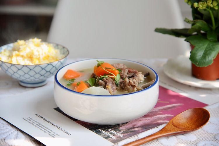 白胡椒粉|白萝卜搭配羊排骨一起煲汤，鲜美滋补营养高，天冷要常喝