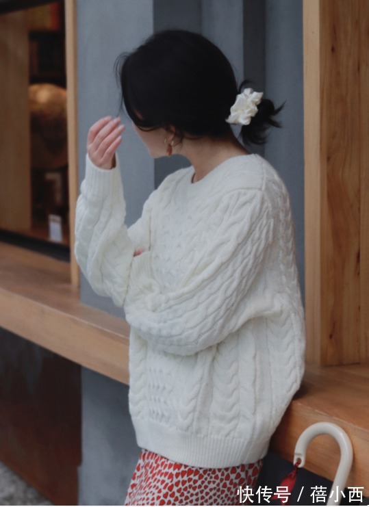 时髦 讲真!“针织衫搭配半身裙”太美了,时髦还保暖,冬季必备组合