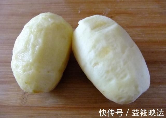 这才是土豆最过瘾的吃法，鲜香美味一口一个真好吃，做法还简单