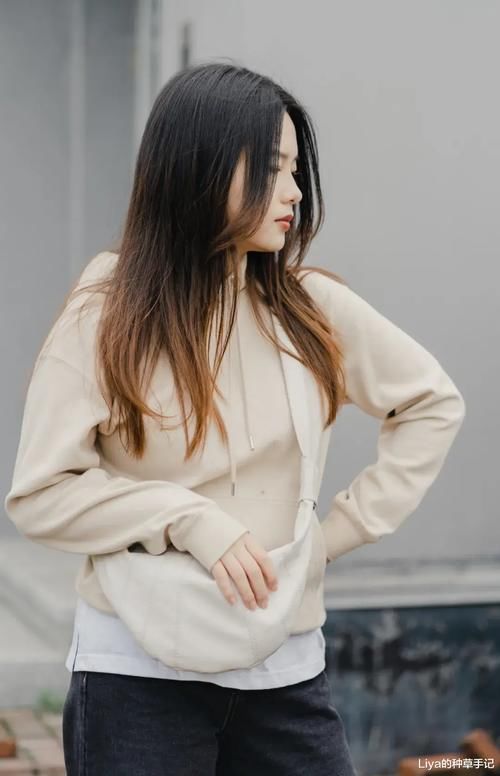 卫衣 + 小黑裤，卫衣 + 九分裤，太洋气！