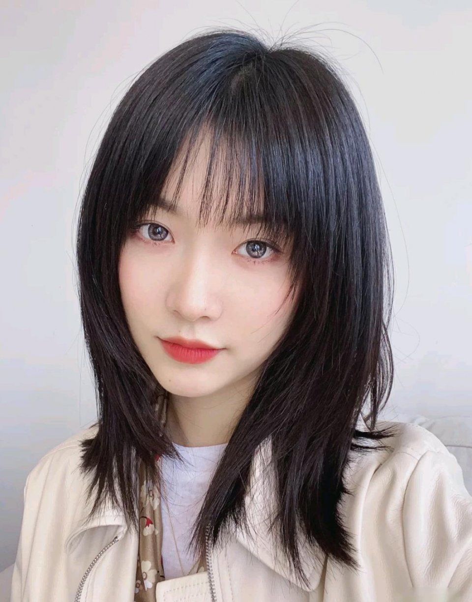 女孩子 波波头早就时时髦了,当今盛行“档次发型”,清新风凉还显脸小