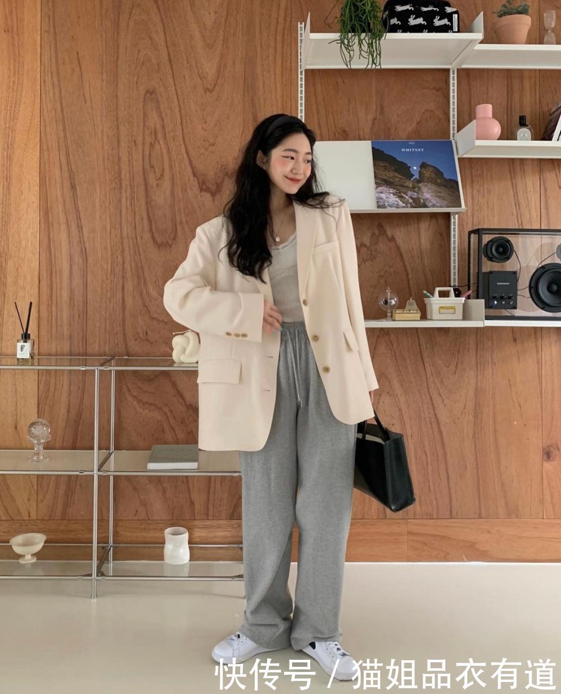 西装太枯燥?吊带穿不出去?试试“西装+吊带”叠穿,谁穿谁爱