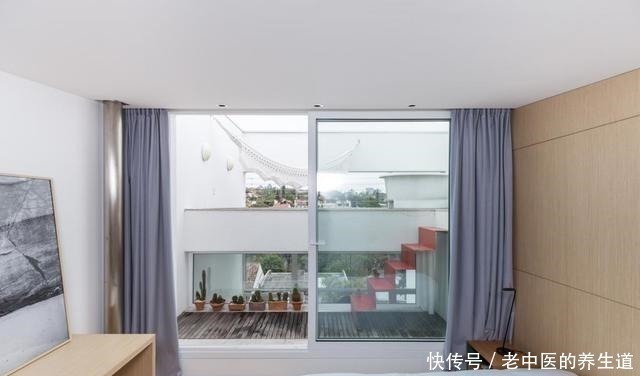 业主|又是别人买的顶楼带双层露台，业主再加一节楼梯通楼顶，3个露台！