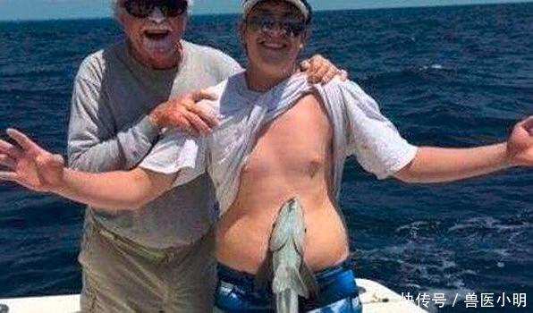 大爷|大爷钓的鱼中有一条很特别,看清腹部后放生了这可不能吃呀