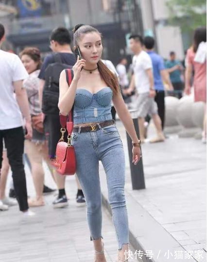 牛仔裤 一字肩短衫搭配牛仔裤,修身大气,时尚潮流!