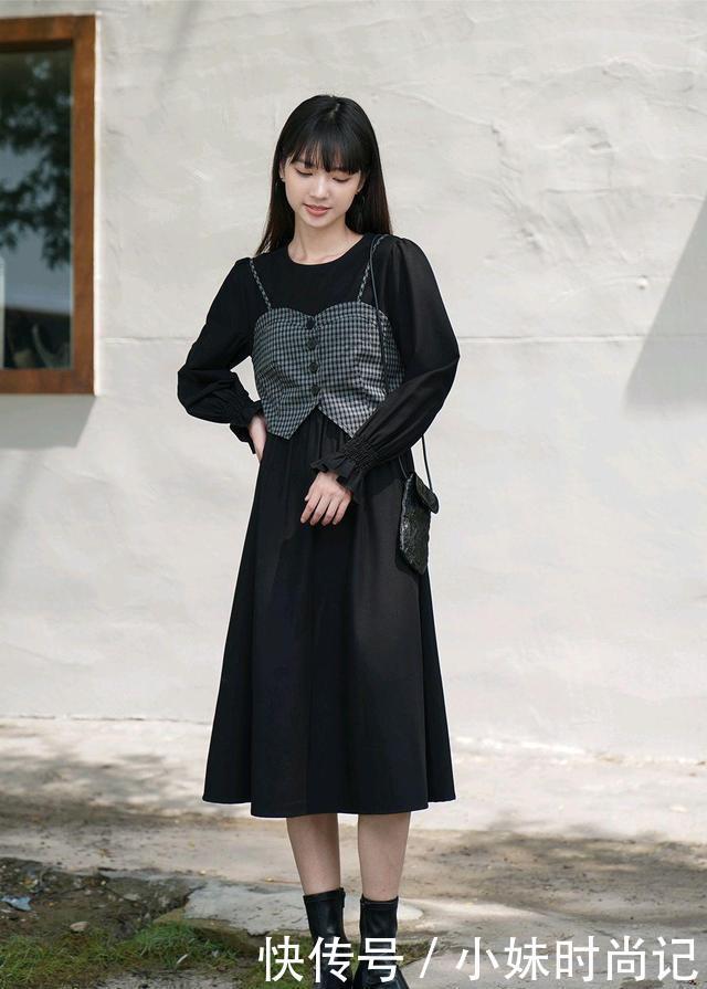 “黑色长裙+黑色靴”, 是春天很流行的搭配组合, 显瘦又洋气!