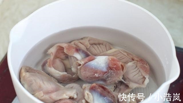 辣椒炒鸡胗|炒鸡胗没味肉质又硬?掌握2个小窍门,脆爽还入味