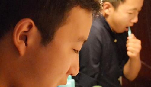  早期|早期起床先刷牙，还是先喝水、先排尿？顺序有没有要求？