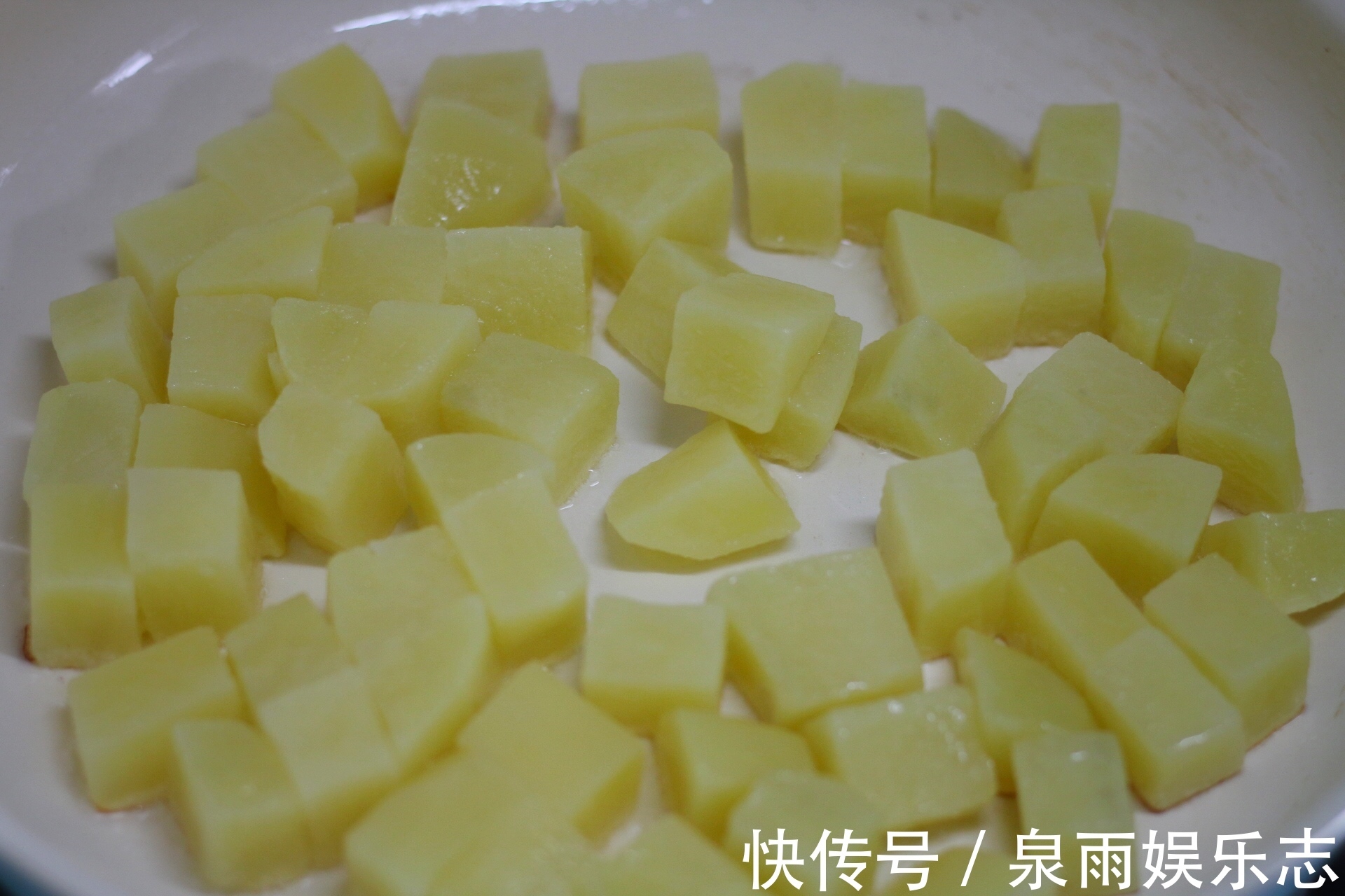 黄油|土豆别总是炒和炖了,教你新做法,超简单,味道却是超级棒