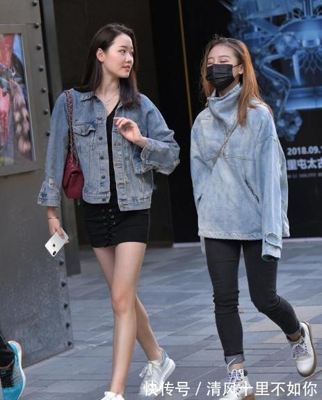 牛仔外套 黑色连衣裙搭配牛仔外套,休闲高雅,少女感十足