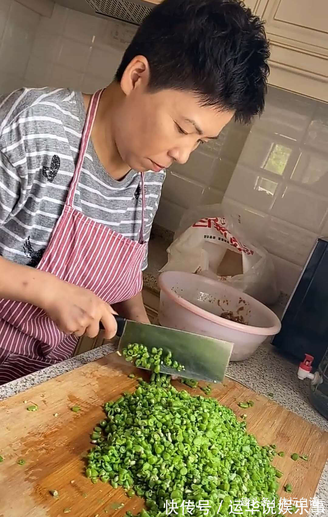 北京二队|邓亚萍母子花式打球!儿子身高已超过妈妈一头,14岁已获冠军