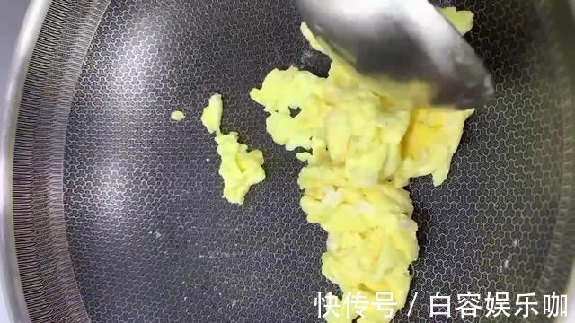 西红柿|制作西红柿木耳炒鸡蛋时，加入一样配菜，鲜香味美孩子喜欢都喜欢