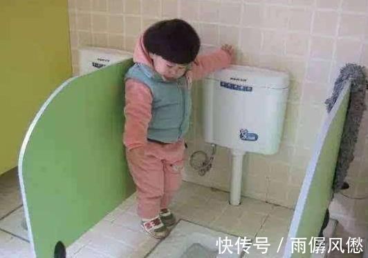 幼儿园|3岁女儿从幼儿园回家,紧握裤子说不能尿尿,脱下裤子妈妈气炸