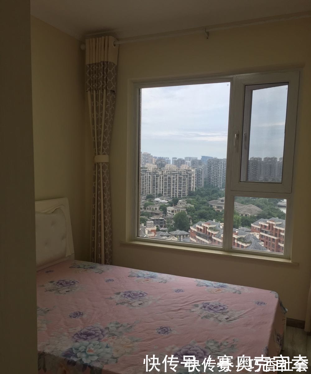 餐厅|新房刚大扫除完成,朋友进门就被电视墙惊艳到,特别不满意餐厅