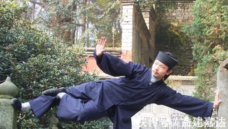 武术$古代大侠飞檐走壁功夫了得,武功到底多厉害?可能和你想的不一样