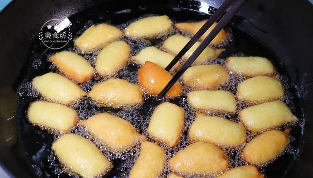 简单|玉米面新吃法,加2个鸡蛋,不蒸不烤,简单一做,出锅瞬间被抢光