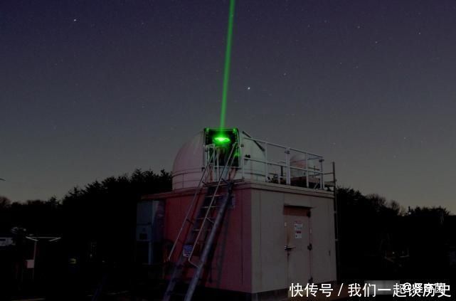 光斑 手电筒的光去了哪?是熄灭就消失,还是像一列火车驶向宇宙尽头?