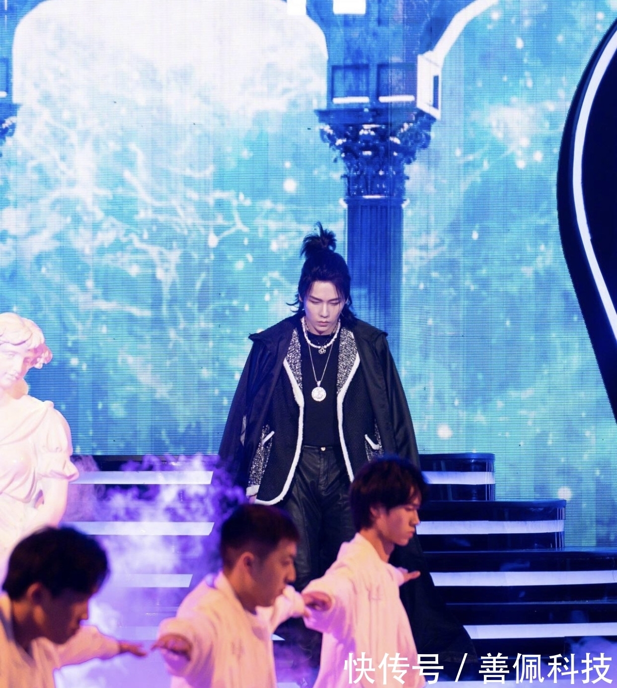 劉維模仿王一博《無(wú)感》舞臺(tái),網(wǎng)友:很認(rèn)真地在模仿,沒(méi)有在搞笑