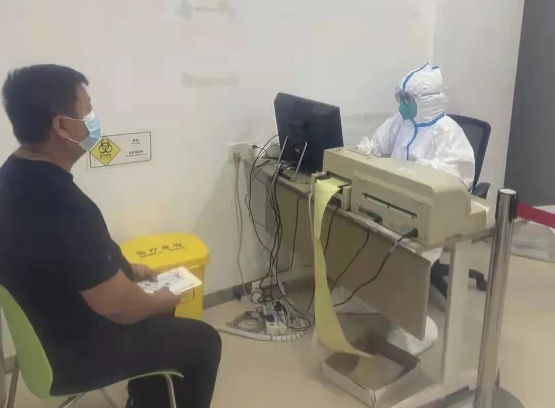 门诊|国庆假期上海127家发热门诊坚守“防疫岗”： 市民放轻松，我们更要绷紧弦