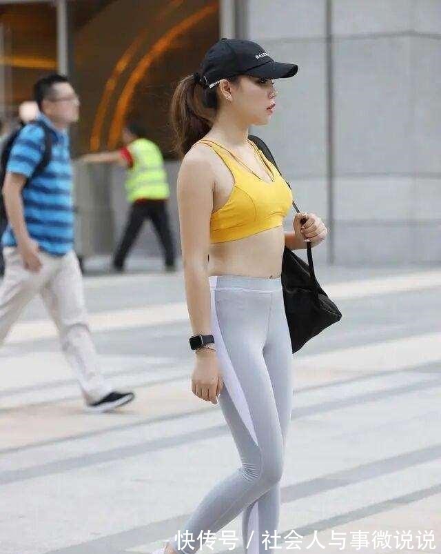 俏皮 时尚俏皮的打底裤穿搭凸显优雅态度,简约也是一种美,优雅美丽!
