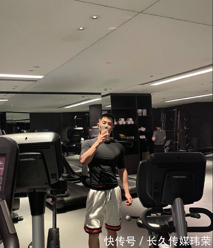 健身|满身肌肉的杭州大男孩，精致帅气，健身锻造出漂亮胸肌人鱼线！
