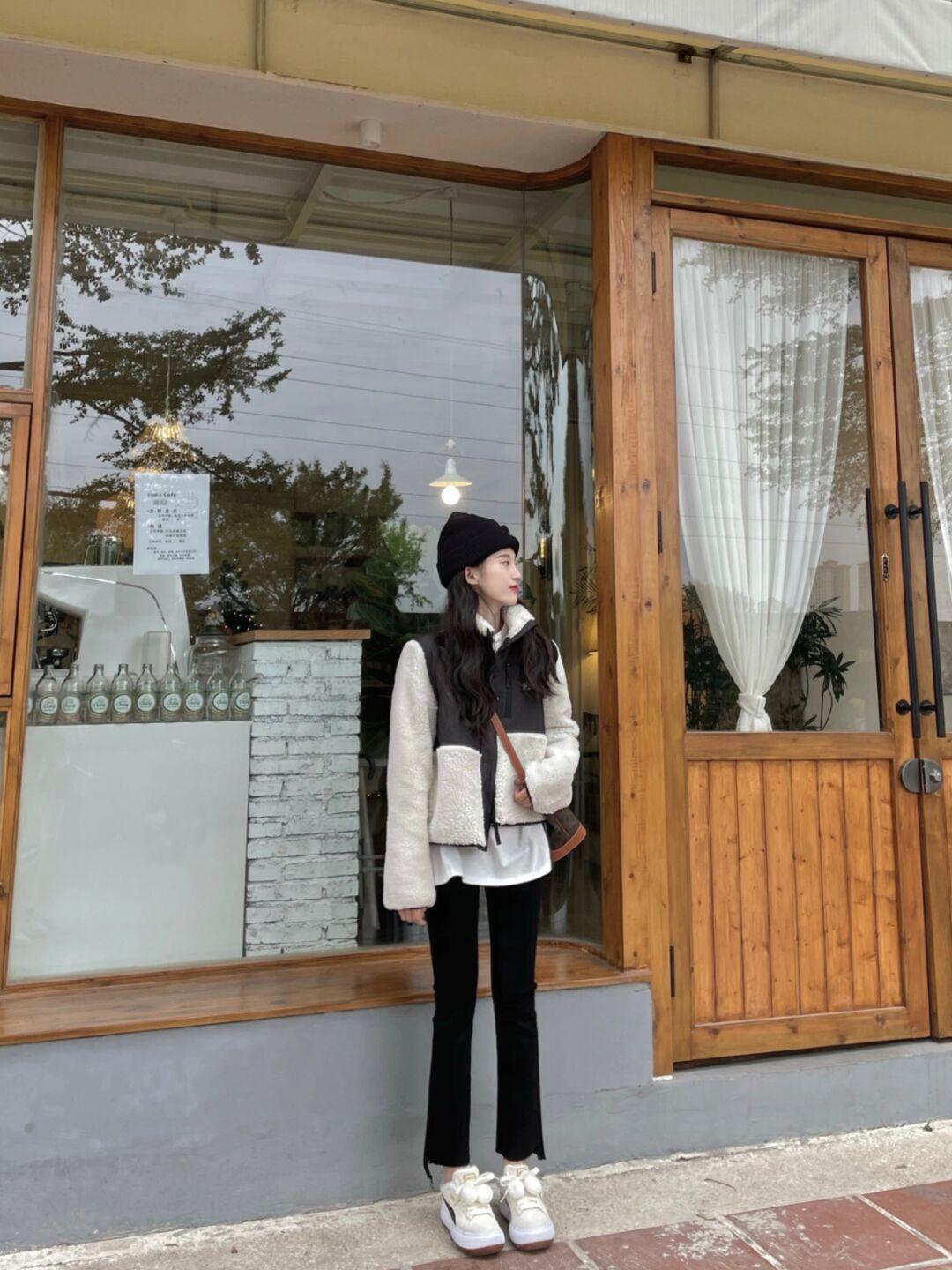 短款 今年火了一种单品叫“羊羔绒外套”,软糯温柔又百搭,咋穿都洋气