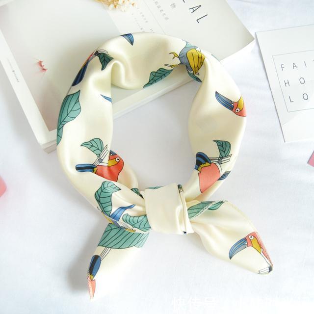 方巾|这个春天流行的精致小丝巾,释放颈间大气质